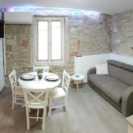 Apartment House Batisacco